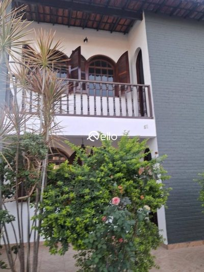 Casa, 3 quartos, 248 m² - Foto 1