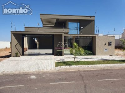 Casa, 4 quartos, 211 m² - Foto 1