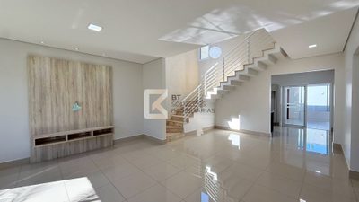 Casa, 4 quartos, 256 m² - Foto 1