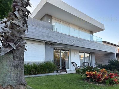 Sobrado, 5 quartos, 322 m² - Foto 1