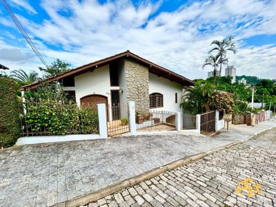 Casa, 3 quartos, 203 m² - Foto 1