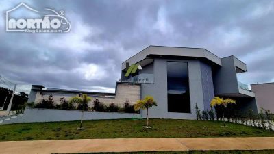 Casa, 5 quartos, 235 m² - Foto 2