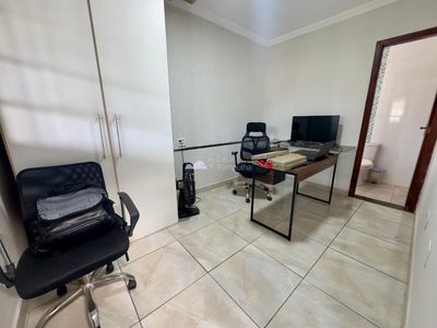 Casa, 4 quartos, 240 m² - Foto 2