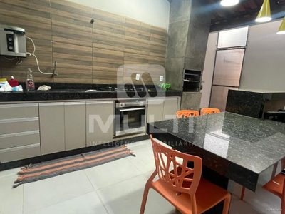 Casa, 6 quartos, 221 m² - Foto 2