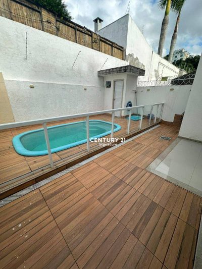 Casa, 3 quartos, 209 m² - Foto 1