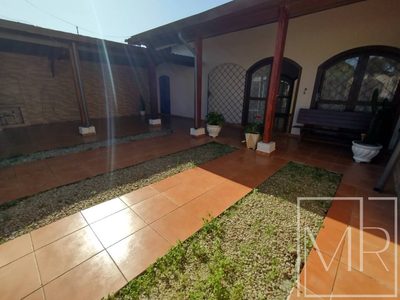 Casa, 4 quartos, 200 m² - Foto 1