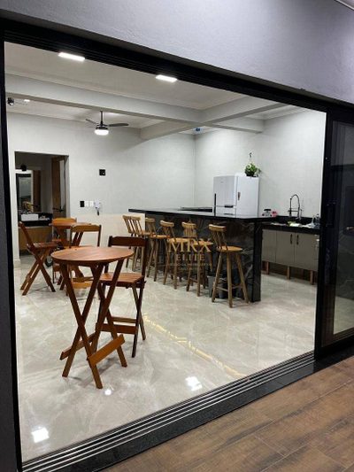 Casa, 4 quartos, 216 m² - Foto 1