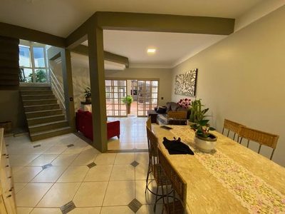 Casa, 3 quartos, 276 m² - Foto 4