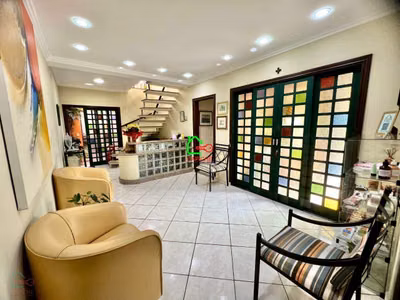 Casa, 3 quartos, 241 m² - Foto 1