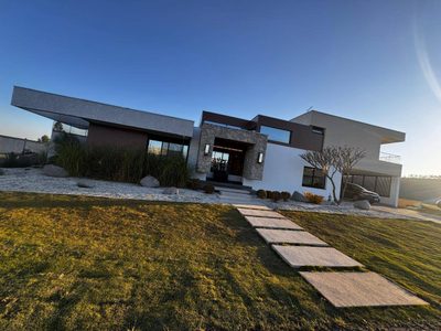 Casa, 3 quartos, 290 m² - Foto 1