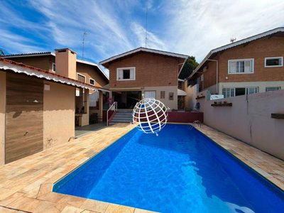 Casa, 4 quartos, 265 m² - Foto 1