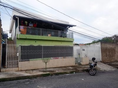 Casa, 6 quartos, 190 m² - Foto 1