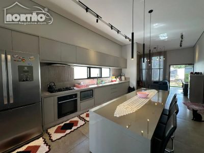 Casa, 3 quartos, 210 m² - Foto 1