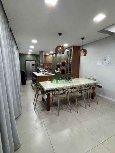 Casa, 6 quartos, 230 m² - Foto 3