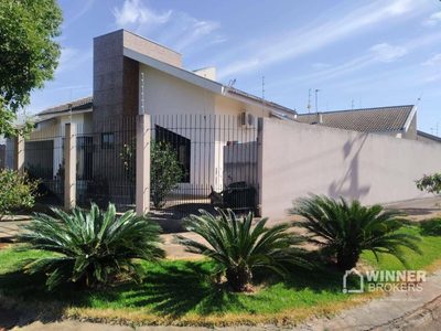 Casa, 4 quartos, 245 m² - Foto 1
