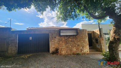 Casa, 5 quartos, 185 m² - Foto 1
