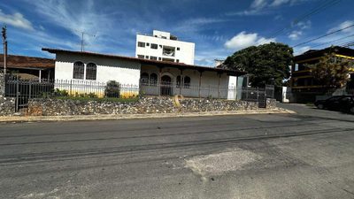 Casa, 4 quartos, 290 m² - Foto 1