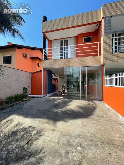 Casa, 5 quartos, 139 m² - Foto 2