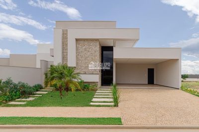 Casa, 3 quartos, 215 m² - Foto 1