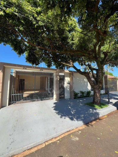 Casa, 4 quartos, 200 m² - Foto 1