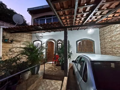 Casa, 5 quartos, 143 m² - Foto 1