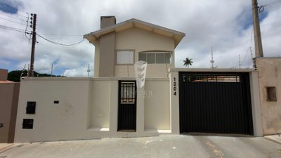 Sobrado, 3 quartos, 400 m² - Foto 1