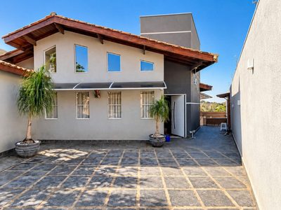 Casa, 4 quartos, 220 m² - Foto 1