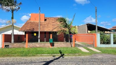 Casa, 4 quartos, 190 m² - Foto 1