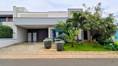 Casa, 3 quartos, 218 m² - Foto 1