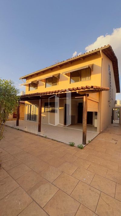 Casa, 4 quartos, 253 m² - Foto 1