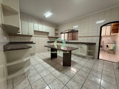Sobrado, 3 quartos, 198 m² - Foto 2