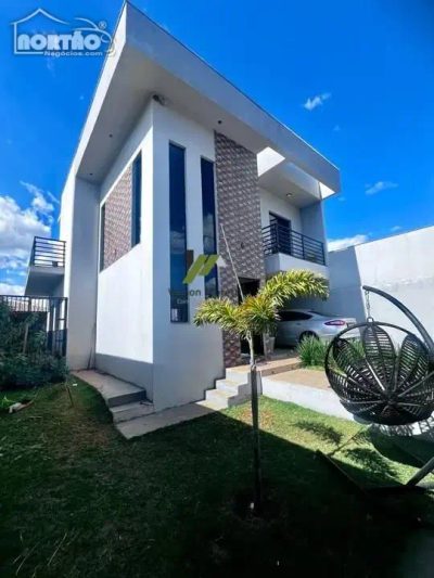Casa, 5 quartos, 134 m² - Foto 1