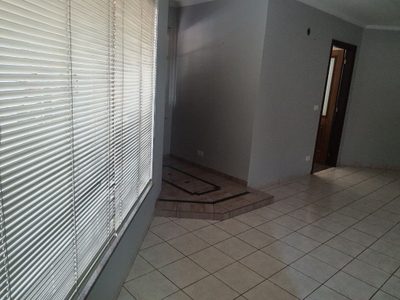 Casa, 3 quartos, 221 m² - Foto 2