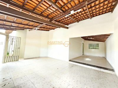 Casa, 4 quartos, 180 m² - Foto 1
