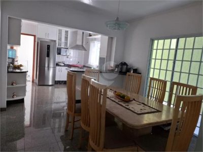 Sobrado, 3 quartos, 216 m² - Foto 1