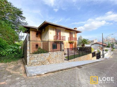 Casa, 4 quartos, 357 m² - Foto 1