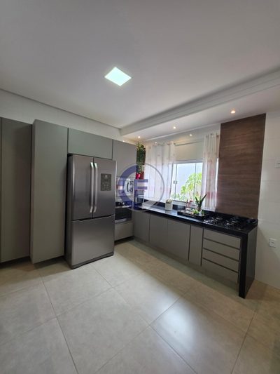 Casa, 3 quartos, 240 m² - Foto 2