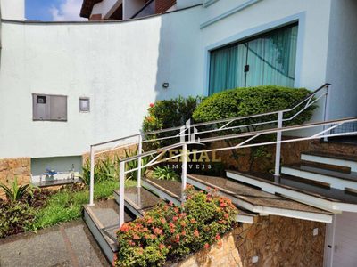 Sobrado, 3 quartos, 445 m² - Foto 1