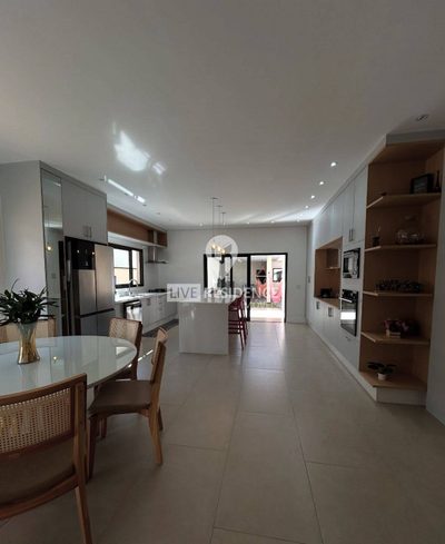 Casa, 4 quartos, 288 m² - Foto 1