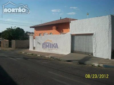 Casa, 4 quartos, 135 m² - Foto 1
