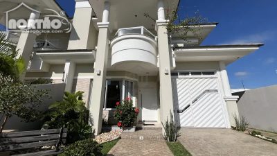 Casa, 4 quartos, 180 m² - Foto 1
