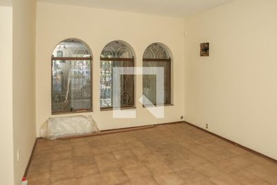 Casa, 3 quartos, 245 m² - Foto 1