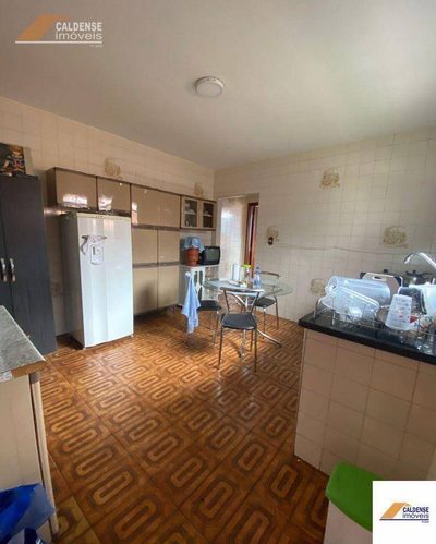 Casa, 4 quartos, 240 m² - Foto 4