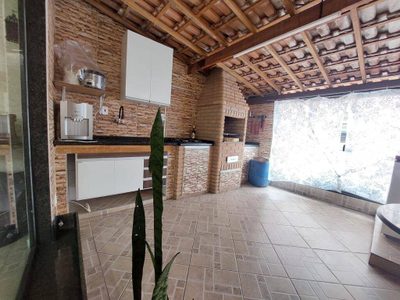 Casa, 3 quartos, 200 m² - Foto 1