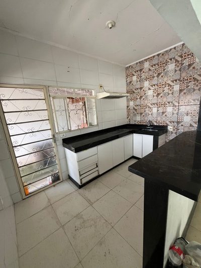 Casa, 2 quartos, 200 m² - Foto 1