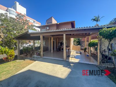 Casa, 4 quartos, 240 m² - Foto 1