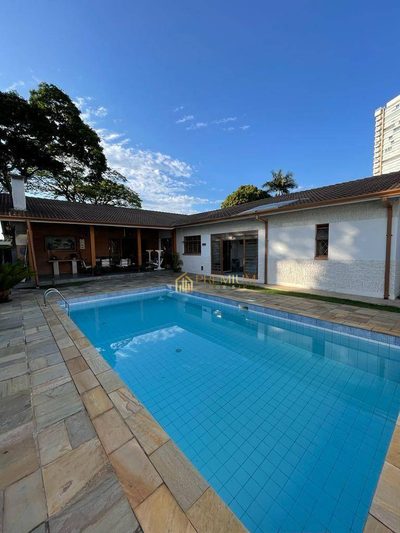Casa, 4 quartos, 302 m² - Foto 2