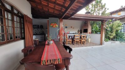 Casa, 6 quartos, 200 m² - Foto 1