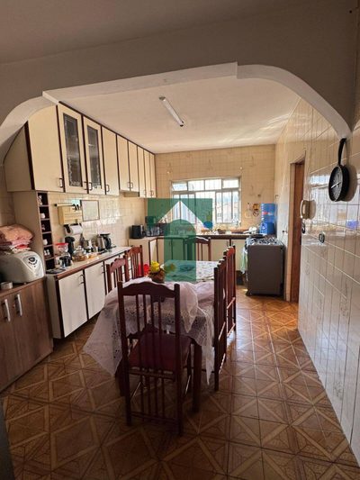 Casa, 4 quartos, 248 m² - Foto 1