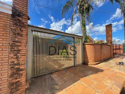 Casa, 3 quartos, 236 m² - Foto 1